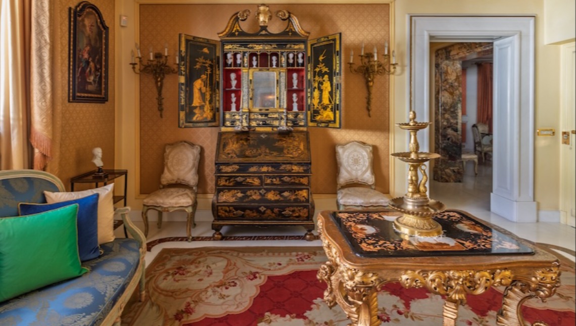 Arredi e Dipinti | l'Eleganza senza Tempo di un'Importante Dimora Romana