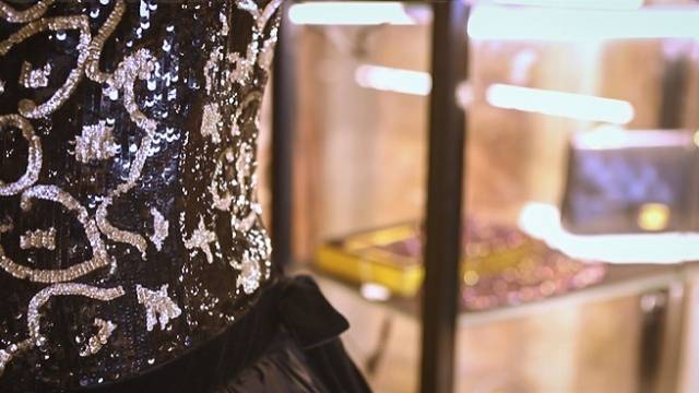 Video Exposition, Très chic timed auction luxury fashion