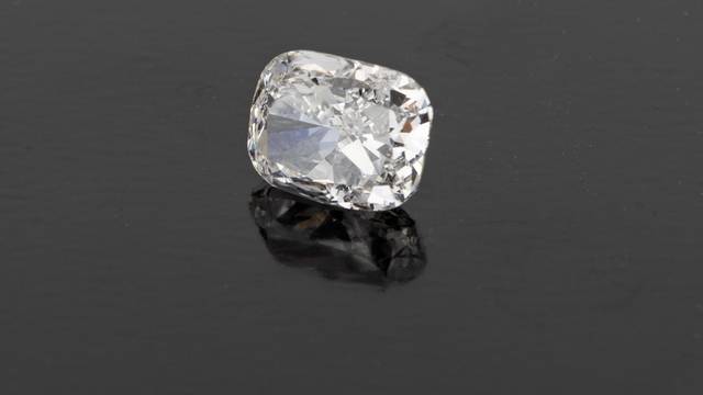Video Lot :288 - Raro diamante taglio Radiant ct. 5,02